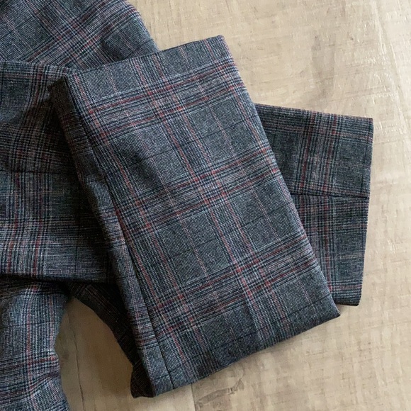 New Condition Tahari Blazer - Picture 3 of 5